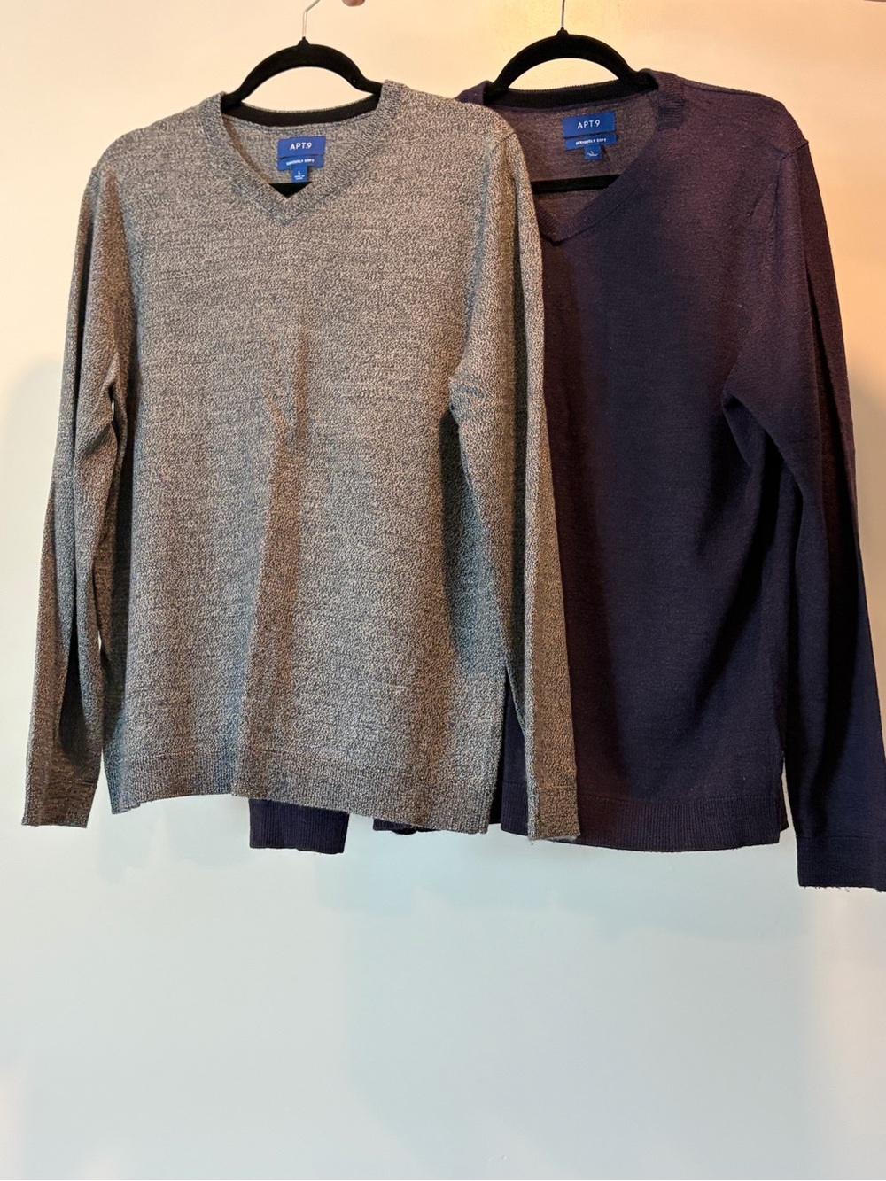 Apt. 9 Men’s V-Neck Sweaters in Gray and Purple